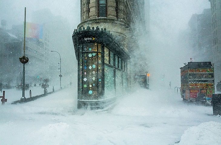 Belleza de los edificios edificio flatiron durante una tormenta de nieve