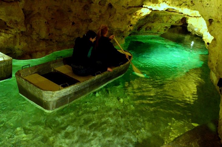 lugares para visitar en Hungría Tapolca cueva subterránea