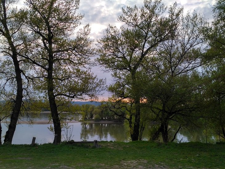 lugares para visitar en Hungría Zebegény lago