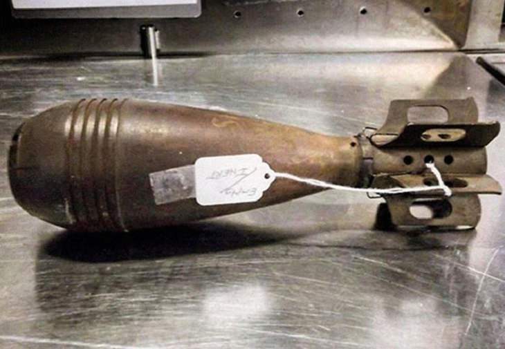 Objetos extraños confiscados en aeropuerto mortero explosivo