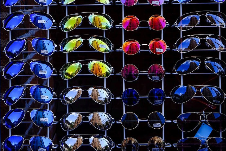 8. Las gafas oscuras protegerán la vista del daño de los rayos UV.