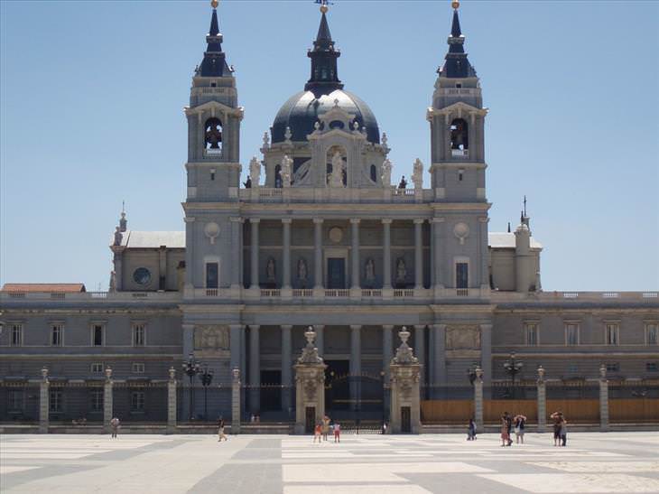 Lugares Turísticos En Madrid Catedral de la Almudena