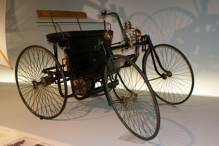 Oldest Cars Daimler-Maybach Stahlradwagen