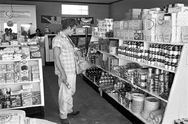 supermercados antiguos actor James Dean comprando víveres en 1955