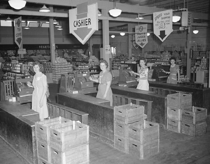 supermercados antiguos Supermercado Tulip Town en Oak Ridge, Tennessee, el 4 de julio de 1945