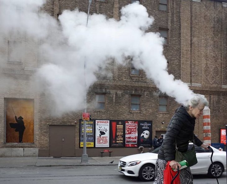 Fotógrafo Callejero señora con humo que sale de la cabeza