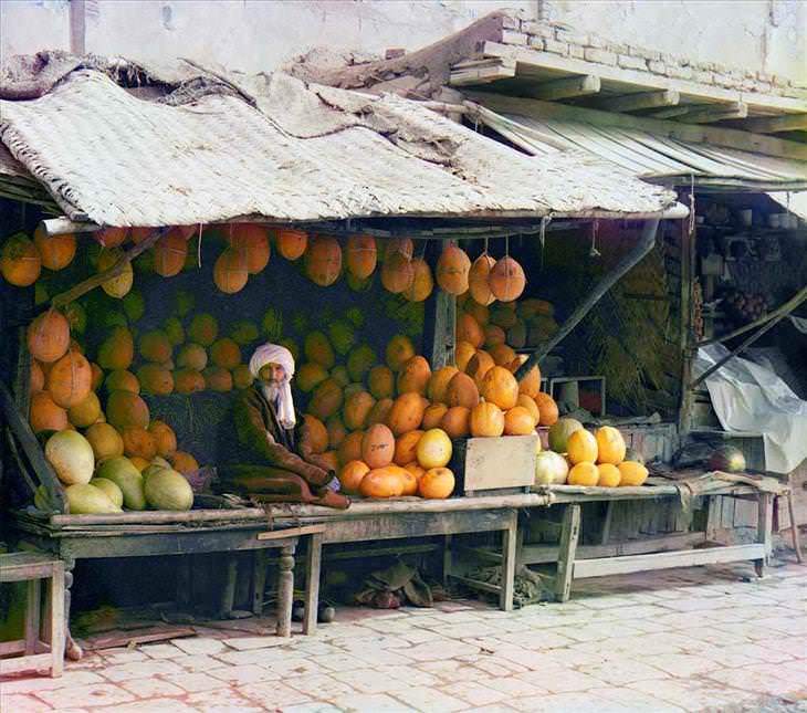 Russia 9. Un vendedor de melones con su stock (1911)