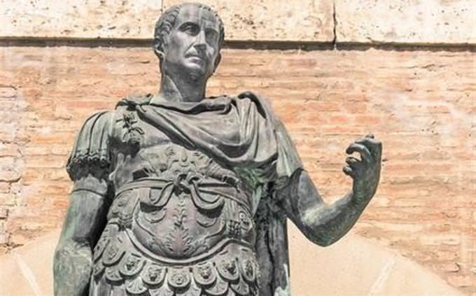 Estatua de Julio César