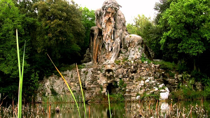 sitios secretos en destinos turísticos El coloso de los Apeninos en Italia