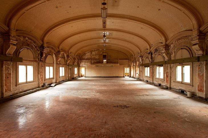 sitios secretos en destinos turísticos Salón de baile de la estación de Flinders Street en Australia