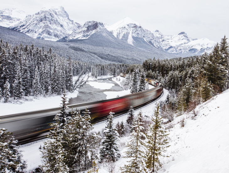 Fotos Finalistas Del Concurso De La Revista Smithsonian un tren a través de las montañas