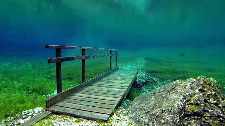 lugares enterrados bajo el agua  Grüner See, Estiria, Austria