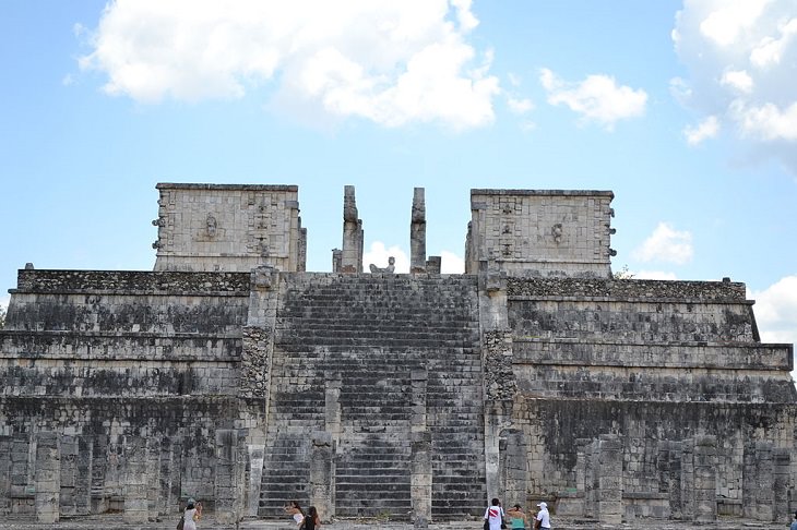 La Majestuosa Belleza De Cancún el templo de los guerreros y las mil columnas en Chichén Itzá