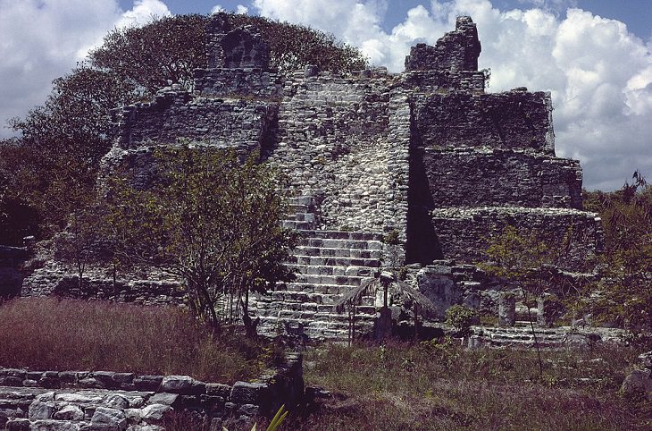 La Majestuosa Belleza De Cancún el castillo en zona arqueológica el meco
