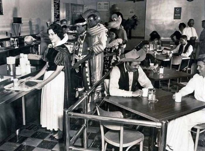 Una cafetería para los empleados de Disney, 1961