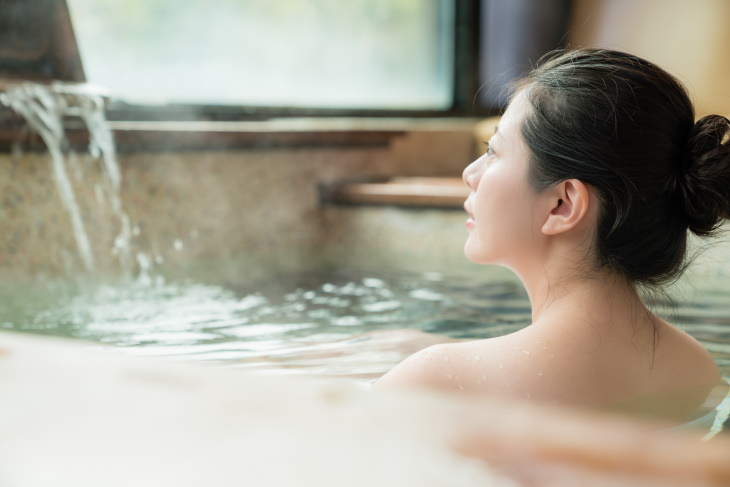 Estudio revela los beneficios cardiovasculares de tomar un baño