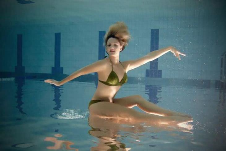 15 Ilusiones Ópticas mujer en agua