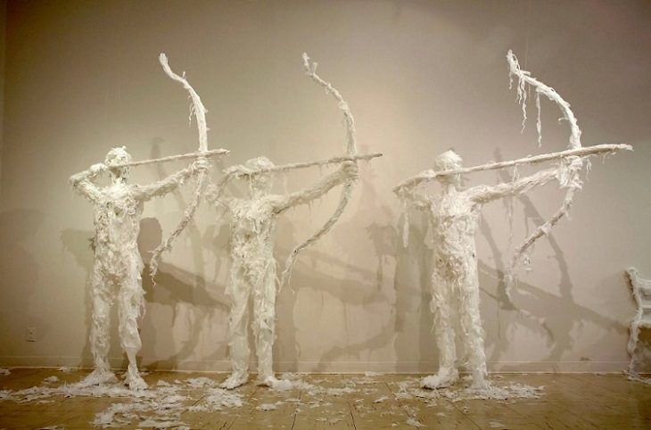   14. Impresionantes esculturas de bolsas de plástico de Khalil Chishtee