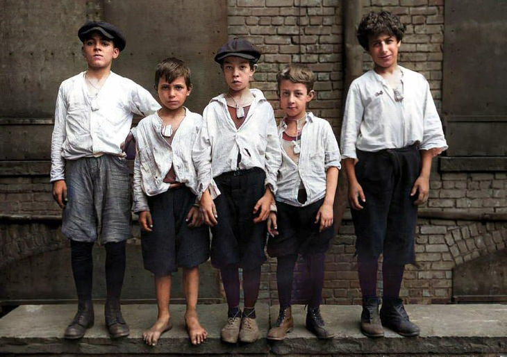 Imágenes De La Gripe Española Uno de los grupos más vulnerables eran los niños más pobres, ya que ni siquiera podían pagar por los cubrebocas