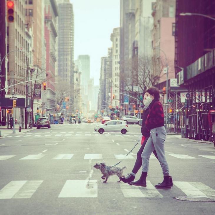 Fotos Nueva York Durante Covid-19 paseando al perro