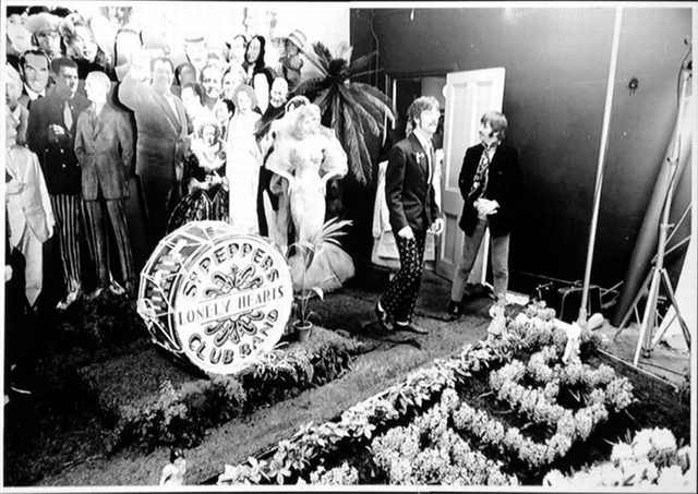 Momentos Que Marcaron La Historia Del Mundo La sesión de fotos para la portada del álbum de los Beatles