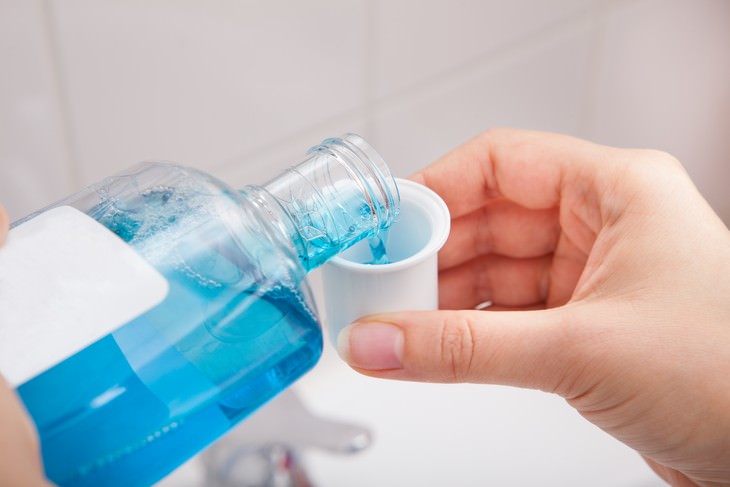 Consejos para mantener limpio tu cepillo de dientes desinfección