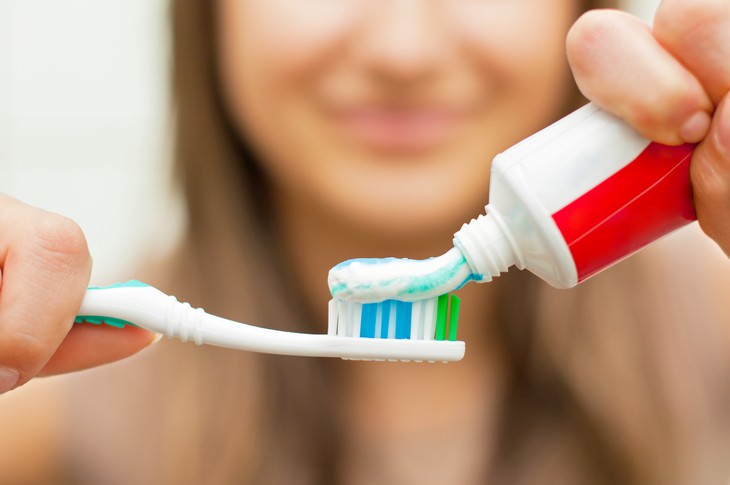 Cómo se contaminan los cepillos de dientes