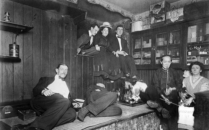 Una guarida de opio en la ciudad de Nueva York en 1925