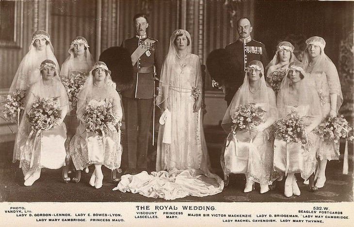 La princesa María (hija del rey Jorge V) y el vizconde Lascelles en la Abadía de Westminster, 28 de febrero de 1922