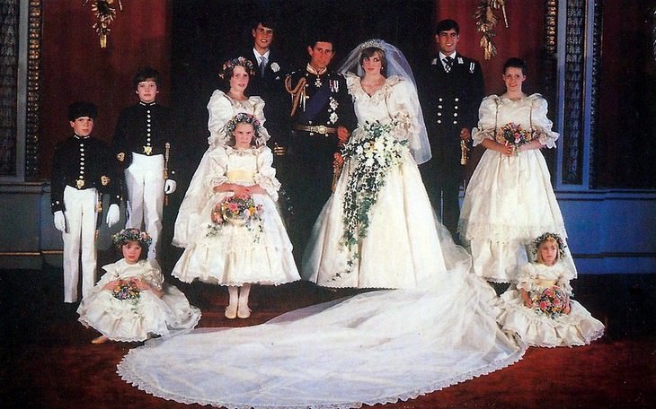 Príncipe Carlos (hijo de la reina Isabel II) y Diana Spencer en la Catedral de San Pablo, 29 de julio de 1981
