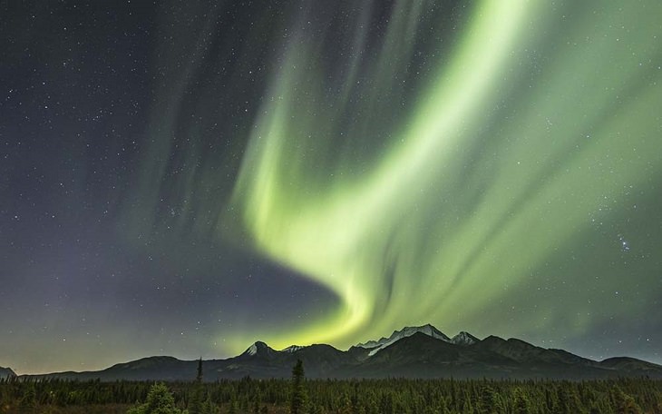  Ganadores De 2019 Del Concurso De Astrofotografía  "Las montañas de Itsi Aurora"