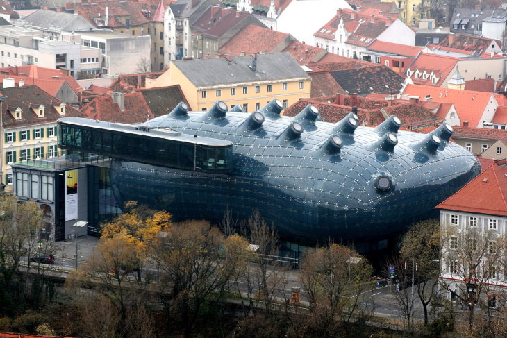 Obras Arquitectónicas Inspiradas en la Naturaleza Kunsthaus en Graz, Austria por Peter Cook y Colin Fournier
