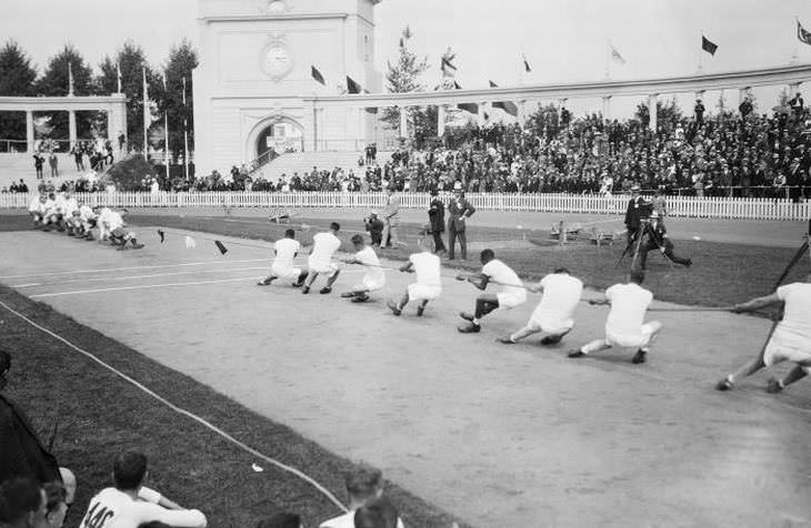 7. Durante el evento de tira y afloja en 1920, Inglaterra derrota a los Estados Unidos
