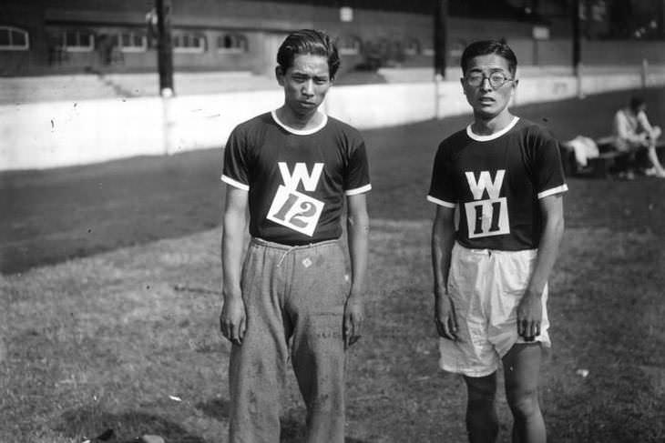  Isao Fujiki y Takeshi Koyama, miembros del equipo japonés, entrenan para los Juegos Olímpicos de verano de 1928 en Amsterdam