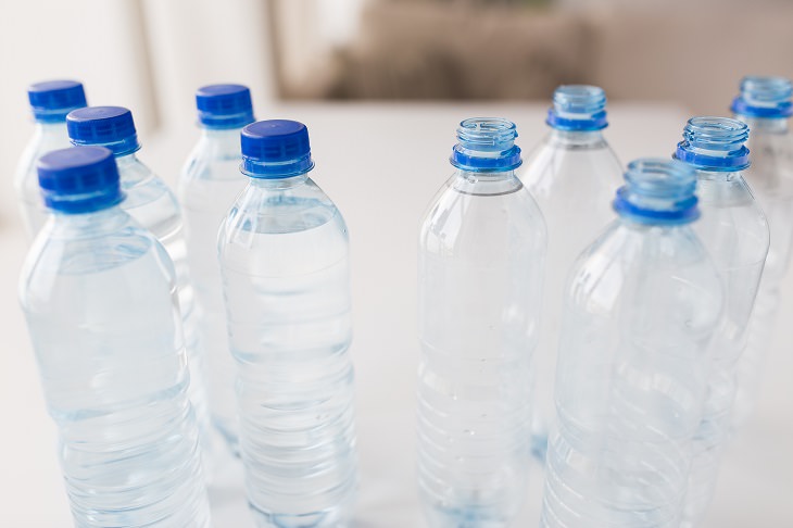 Usos Para Las Cosas Acumuladas En Tu Garaje botellas de plástico