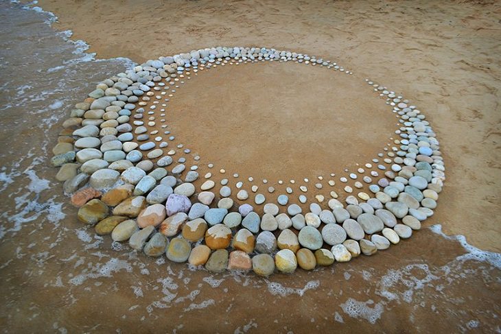 Beach stone Art waves 