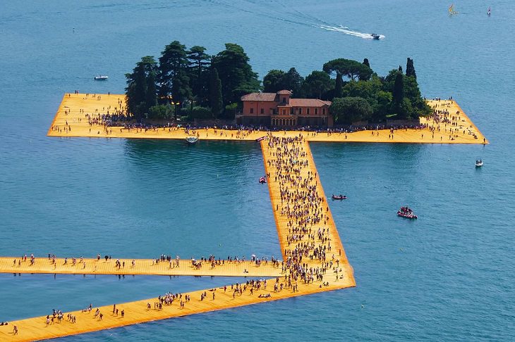 Arte de Christo Javacheff  Los muelles flotantes en la isla de San Paolo, instalados en 2016