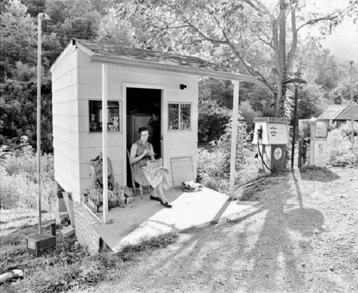 fotos antiguas Una pequeña estación de servicio en el condado de Knott, Kentucky, en 1977