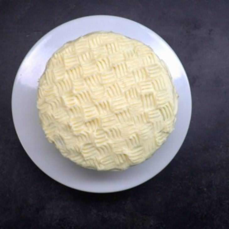 Método 1 para decorar pasteles formación de hielo de cestería