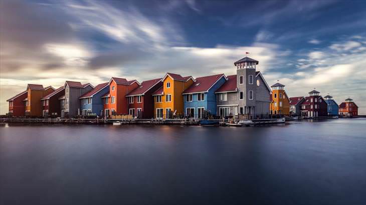  3. Groningen, la ciudad más grande del norte de los Países Bajos, alberga muchas casas coloridas.
