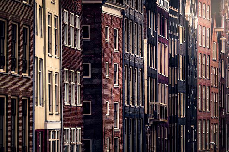 5. El espacio es escaso en Amsterdam, como lo demuestran los edificios de apartamentos a continuación.