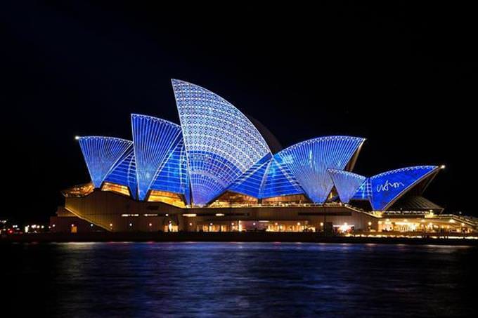 Sidney opera house at night