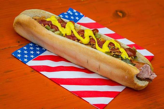 hot dog with USA napkin
