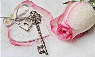 llave y rosa