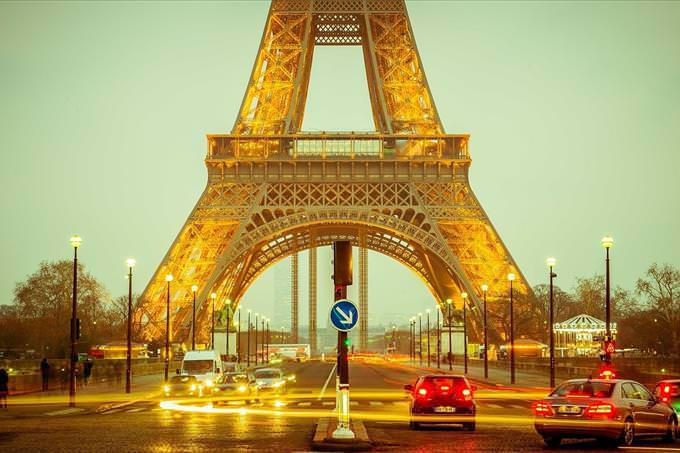 traffic near Eiffel Tower