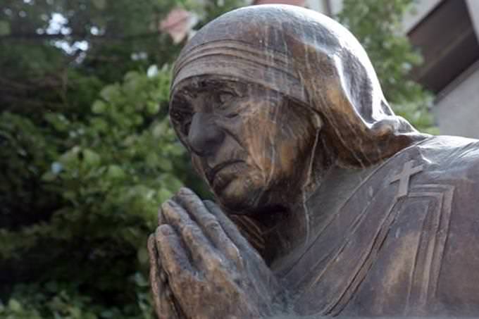 Estatua Madre Teresa