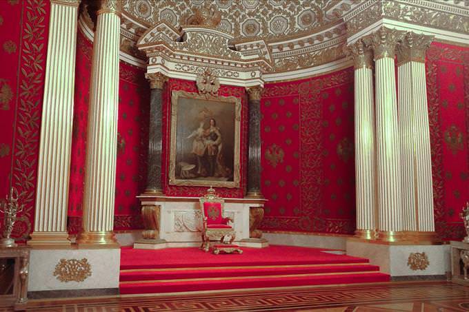 red throne room