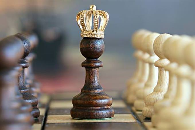 chess pawn becomes queen