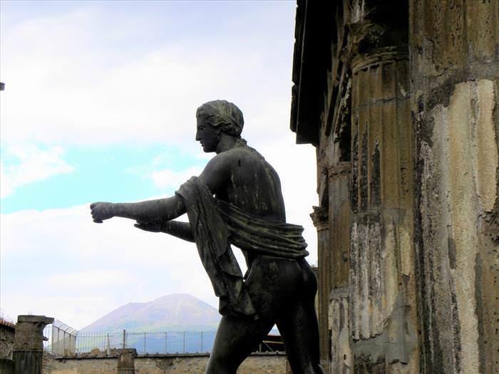 Lo Que Debes Ver En Las Ruinas De Pompeya El templo de Apolo Estatua 