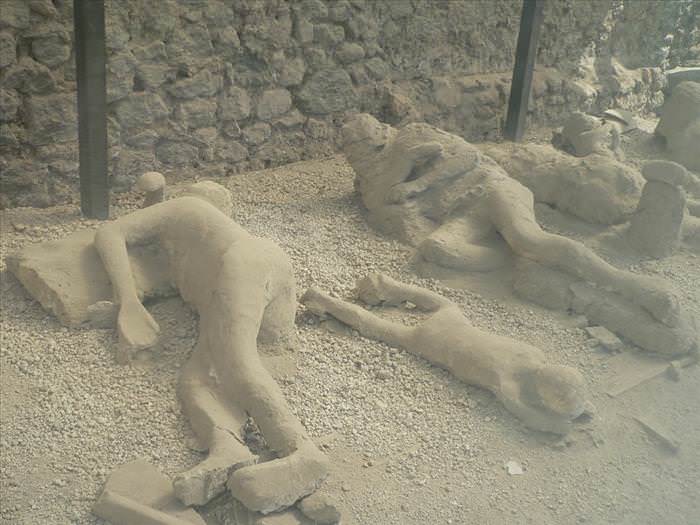 Lo Que Debes Ver En Las Ruinas De Pompeya Moldes de yeso de personas calcinadas